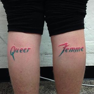 Tatuaje queer femme de Adam Traves.  #AdamTraves #gradiente #rosa #rosa #queer #lgbt