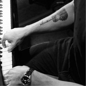 Shawn Mendes' unique guitar tattoo. #ShawnMendes #Guitar #GuitarTattoo