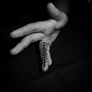 Ornate finger tattoo by mxw. #finger #mxm #blackwork