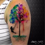 Maravilhosa! #ChrisSantos #arvores #trees #folhas #leafs #TatuadoresDoBrasil #menina #girl #criança #kid #aquarela #watercolor #colorida #colorful #balanço #swing