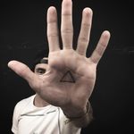 Hand triangle. (via IG - rafaciera.tattoo) #Triangle #TriangleTattoos #TriangleTattoo #Geometry #Geometric