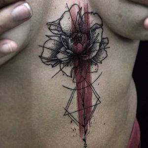 Flor por Wesley Maik! #WesleyMaik #Tatuadoresbrasileiros #tatuadoresdobrasil #tattoobr #tattoodobr #SãoPaulo #blackwork #underboob #flower #flor