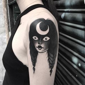 Moon babe by Laura Yahna (via IG-  the.girl.with.the.matchsticks) #ladyhead #blacktattoo #laurayahna #moon
