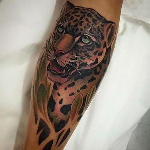 Elegant looking leopard tattoo done by Alvaro Alonso. #AlvaroAlonso #NeoTraditional #animaltattoo #MalibuTattooSpain #leopard