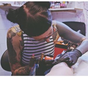 Treacle Tatts being tattooed by Keely Rutherford #keelyrutherford #vlogger #treacletatts #tattooedvlogger #blogger