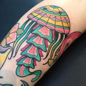 Jellyfish Tattoo by Nick Stambaugh #jellyfish #jellyfishtattoo #traditonal #traditionaltattoo #brighttattoos #neon #neontattoo #colorful #quirky #creativetattoos #NickStambaugh