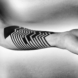 One of Ben Volt's bold yet intricate forearm bands (IG—benvolt). #abstract #avantgarde #BenVolt #bold #blackwork #experimental #geometric #minimalist #ornamental