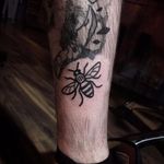 Tatuagem realizada no estúdio Rapture Tattoo #ManchesterTattooAppeal #campanha #tattoosolidaria #bee #abelha #manchester #reinounido