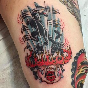 Pantera y llorón en llamas.  Tatuaje de Gregory Whitehead @Greggletron #GregoryWhitehead #Gregorywhiteheadtattoo #Oddtattoos #Neotradicional #Neotradicionaltattoo #ScapegoatTattoo #Portland #Panther #Crybaby #Baby