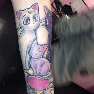 Sailor Moon tattoo sleeve by Eryka Jensen. (Photo shared by WashuZebrastripe on Imgur.) #ErykaJensen #sailormoon #anime #cats