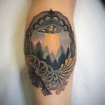 UFO tattoo by Vale Lovette #ValeLovette #cooltattoos #color #neotraditional #ornamental #filigree #floral #pattern #frame #UFO #forest #space #pearls #alien