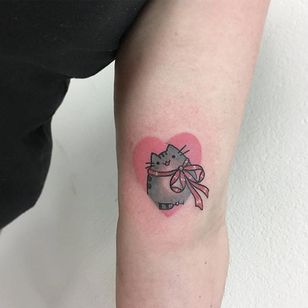 Tatuaje de Pusheen the Cat por Lou DC.  #LouDC #kawaii #girlly #lindo #pinkwork #pusheen #cat