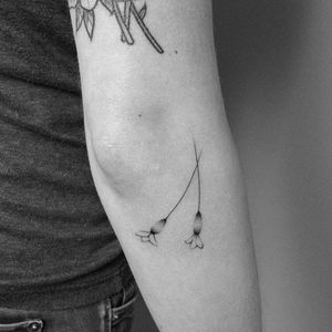 Fine line posy tattoo by Lara Maju. #LaraMaju #fineline #handpoke #germany #hamburg #posy #flower #subtle #pointillism #lavender