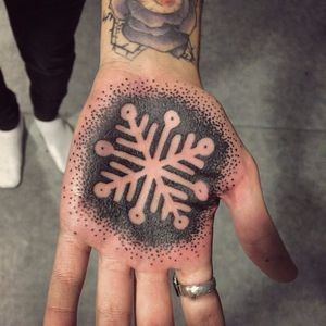 Negative space tattoo by Mikki Bold #MikkiBold #graphic #dotwork #snowflake #negativespace #palm
