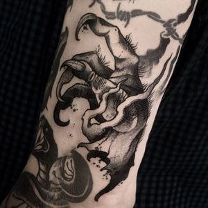 Demon Hand Tattoo by Alessandro Micci #demon #blackwork #blackworkartist #blackink #blackworker #AlessandroMicci