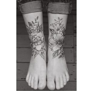 Feet flowers tattoos by Tritoan Ly #TritoanLy #flower #flowers