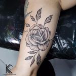 #KreynerLaScala #brasil #brazil #brazilianartist #tatuadoresdobrasil #balckwork #pontilhismo #dotwork #flor #flower #rosa #rose #botanica #botanical #folha #leaf