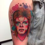 David Bowie tattoo by Roberto Euán. #colorful #girly #sparkles #sparkly #glittery #pretty #RobertoEuan #goldlagrimas #bowie #davidbowie #ziggystardust #pinkwork