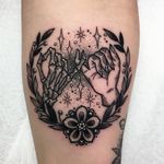 Tattoo by Roberto Euan #RobertoEuan #newtraditional #illustrative #blackandgrey #skeleton #pinkyswear #hand #wreath #flower #leaves #stars #sparkle
