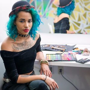 Mikki. Maquiadora, Hair Stylist e modelo. #senadofederal #discriminação #tatuagemmarginalizada #preconceito #prejulgamento #brasil #portugues