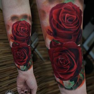 A pair of luscious red roses from James Artink's portfolio (IG— james_artink). #color #JamesArink #realism #roses