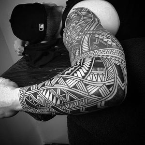 Polynesian sleeve. (via IG - colinzumbro) #geometric #polynesian #blackwork #sleeve #largescale #colinzumbro