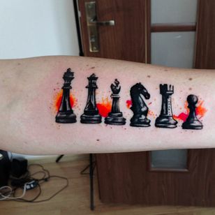 Fantástico tatuaje de eje por Jagood #Jagood #JagoodTattoo #watercolor #warszawa #polishartist #chess