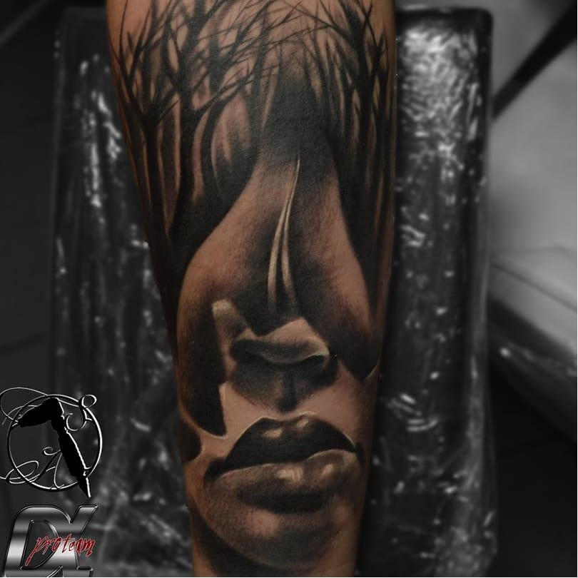 Tattoo uploaded by Filipe Lopes • #xadrez #chess #RafałBiliński #fromhell  #macabras #blackwork #pretoecinza #blackandgrey #tatuadorpolones  #talentodapolonia #brasil #brazil #portugues #portuguese • Tattoodo