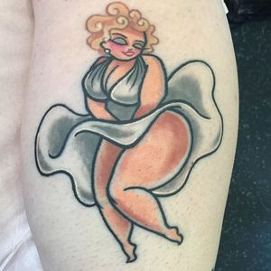 Marilyn Monroe big girl pin up tattoo by Hollie West. #HollieWest #pinup #plussize #bodylove #bodypositivity #pinuplady #biggirlpinup #marilynmonroe