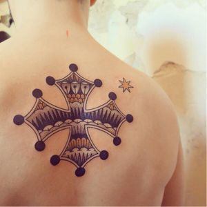Maltese cross tattoo by Fabrice Toutcourt #FabriceToutcourt #cross #maltesecross #star #dotwork