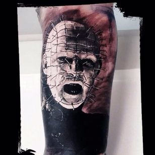 Cabeza de alfiler de 'Hellraiser'.  Tatuaje de Torsten Malm.  #realisme #gyser #farverealisme # nålehoved #Hellraiser #TorstenMalm