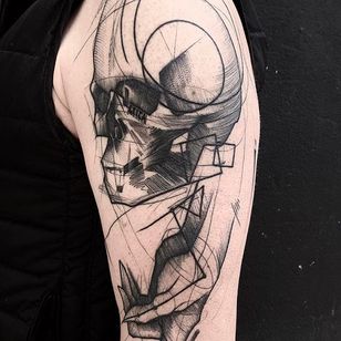 Skull and Hand Chaotic Blackwork Tattoo por Frank Carrilho @FrankCarrilho #FrankCarrilhoTattoo #FrankCarrilho #Chaotic #Negro #Blackwork #Cráneo #Hand