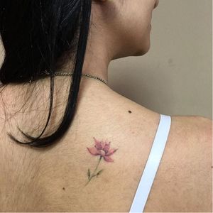Sweet tattoo by Luiza Oliveira #LuizaOliveira #small #delicate #flower #flowers