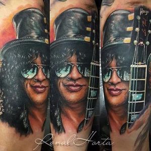 My favourite guitar god Slash Photo from Ronald Horta on Instagram #RonaldHorta #hyperealism #realistic #colombiantattooers #tatuadorescolombianos #portrait #Slash
