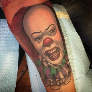 A neo-traditional clown to scare you out of your wits. (Via IG - nick_sarich_tattooer) #pennywise