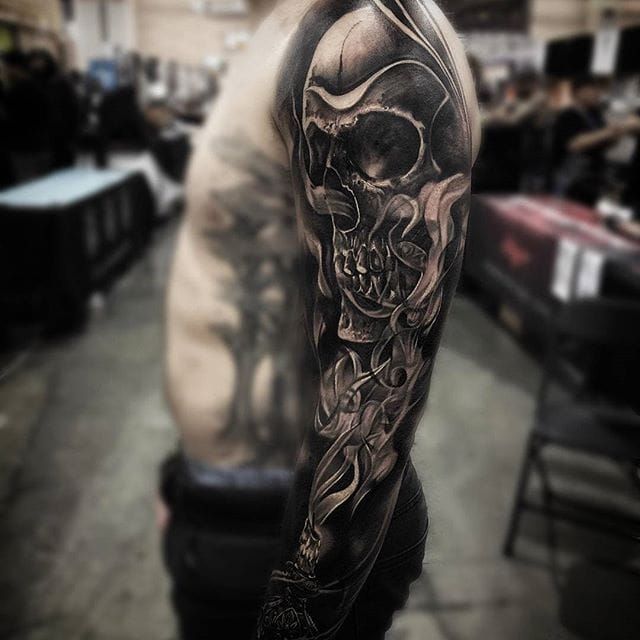 Black and gray skull Artist janissvars blackandgray blackngray skull   Skull sleeve tattoos Skull sleeve Skull hand tattoo
