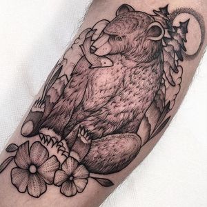 This lucky grizzly by Lawrence Edwards just caught a fat trout (IG—feraleyes). #animals #bear #blacktattoo #lawrenceedwards #pointillism