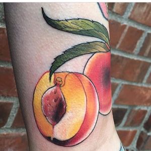 Peach cross-section tattoo by Shiloah Reina. #neotraditional #fruit #crosssection #peach #ShiloahReina
