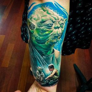 Beautiful color portrait of Master Yoda with an awesome detail tattoo of him and Luke Skywalker. Tattoo by Gary Parisi. #GaryParisi #starwars #theforce #painterlystyle  #yoda #jedi #master