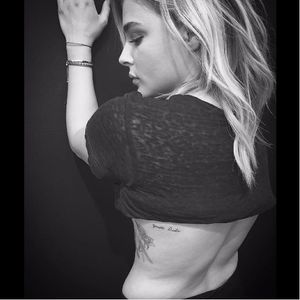 Chloe Grace Moretz showing off some of her tattoos. #chloegracemoretz #entertainment #popculture #tattoomeanings #small #sidetattoo