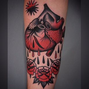 Tatuaje de corazón por Giacomo Sei Dita
