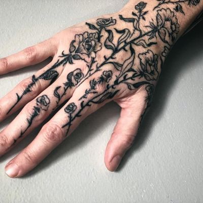 Tattoo by Noel'le Longhaul #NoelleLonghaul #linework #blackwork #dotwork #illustrative #nature #etching #roses #thorns #leaves #rosebuds