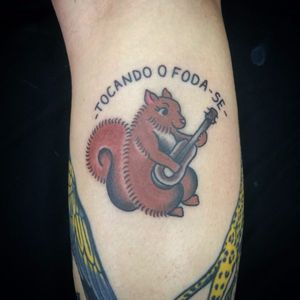 Melhor tattoo! #BrisaIssa #oldschool #tradicional #TatuadorasDoBrasil #tatuadorasbrasileiras #esquilo #squirrel