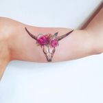 Maren Morris' new stag tattoo with flowers by Amanda Wachob, via Instagram @marenmorris