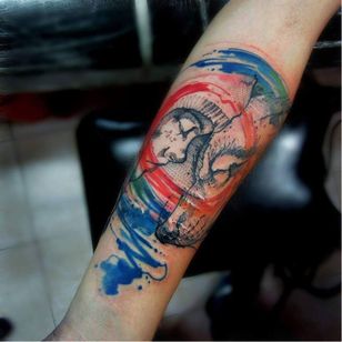 Un diseño muy conmovedor del vínculo entre humanos y animales.  Tatuaje de Diego Calderon #ArtByDiegore #DiegoCalderon #ColombianTattooers #ColombianArtists #watercolor #abstract #girl #wolf