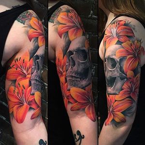 Nice juxtaposition of the skull with the short lifespan of the tiger lily. Tattoo by @graysondavidart. #skull #tigerlily #flower #realism #graysondavidart