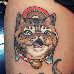 Cat tattoo by Young Woong Han. #YoungWoongHan #neotraditional #cat #cattattoo #neo #neko