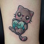 This cat's not sure about you. Tattoo by Mewo Llama. #candyheart #heart #cat #cute #girly #MewoLlama