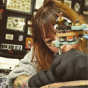 Leonie New at work (via IG-danieltnew) #traditional #color #LeonieNew #ChapelTattoo