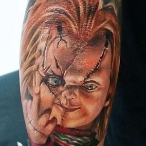 Chucky flipping the bird. Tattoo by Draz Palaming. #Chucky #ChildsPlay #horror #doll #painterly #realism #colorrealism #DrazPalaming